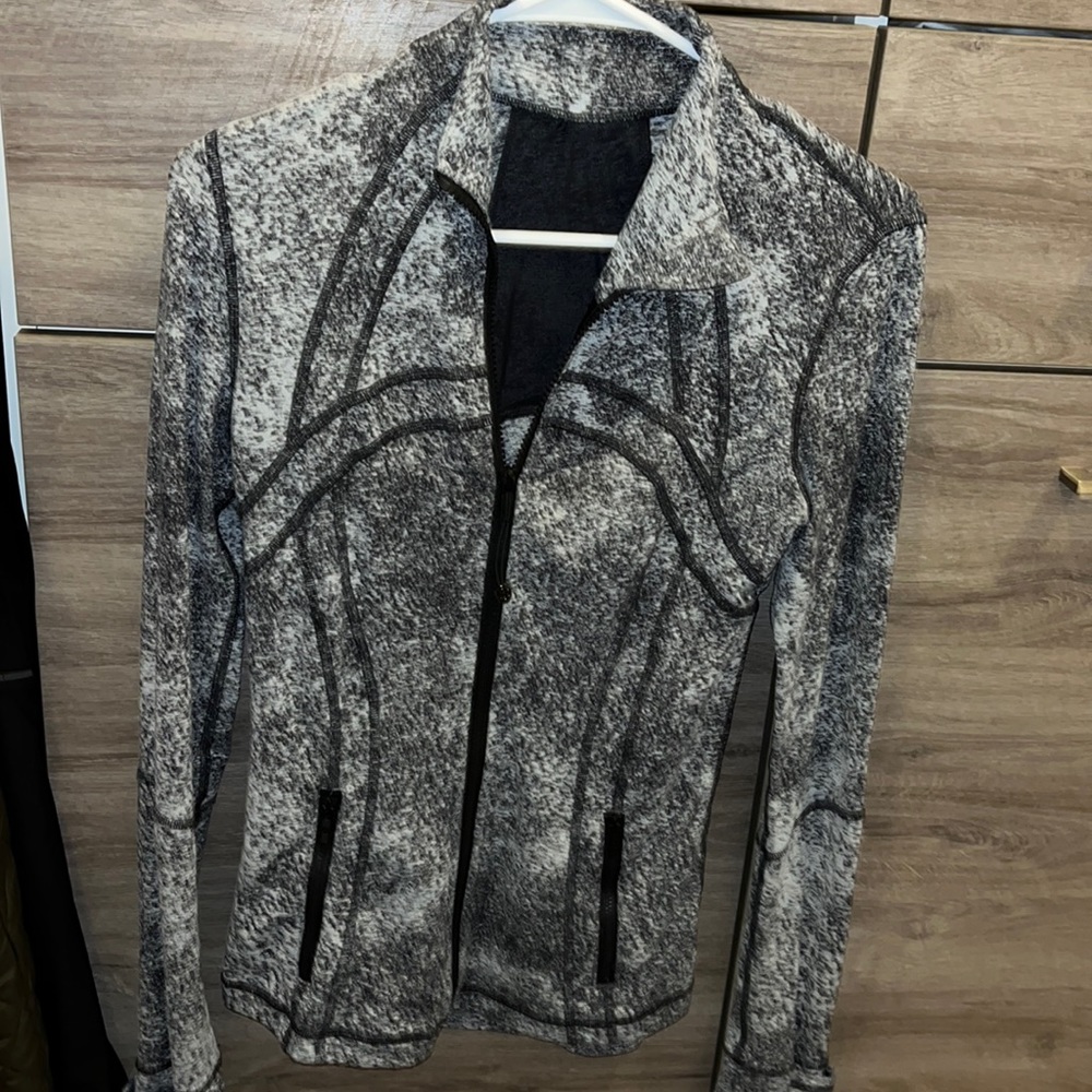 Classic lululemon jacket sz 6